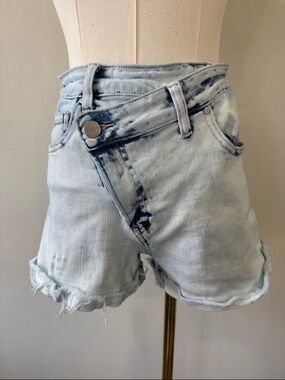 Risen Los Angeles Light Wash Distressed Denim Shorts Size S | High Rise Stretch